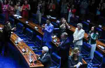  Senado aprova projeto contra adultização de crianças na internet 